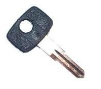 ΚΛΕΙΔΙ ΑΠΛΟ ΜΕ ΠΛΑΣΤΙΚΟ ΚΕΦΑΛΙ ΚΑΙ ΛΑΜΑ YM28P