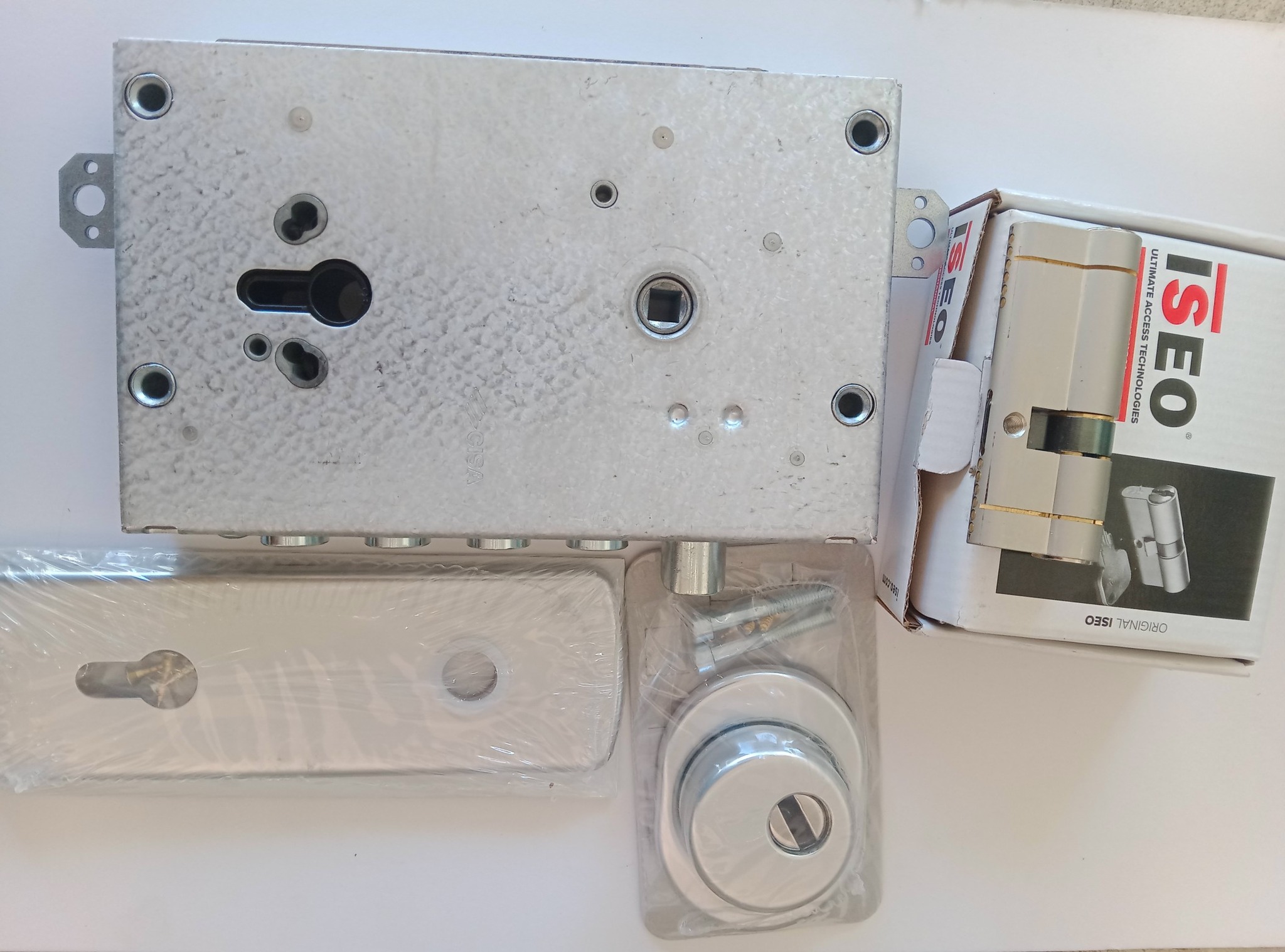 ΣΕΤ ΚΛΕΙΔΑΡΙΑΣ ΘΩΡΑΚΙΣΜΕΝΗΣ ΠΟΡΤΑΣ ΝΕΟΥ ΤΥΠΟΥ ΜΕ ΑΦΑΛΟ ΜΕ ΠΡΟΦΙΛ SAEK