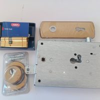 ΣΕΤ ΚΛΕΙΔΑΡΙΑΣ ΘΩΡΑΚΙΣΜΕΝΗΣ ΠΟΡΤΑΣ ΝΕΟΥ ΤΥΠΟΥ ΜΕ ΑΦΑΛΟ ABUS D6  PLUS ΚΑΙ DEFENDER