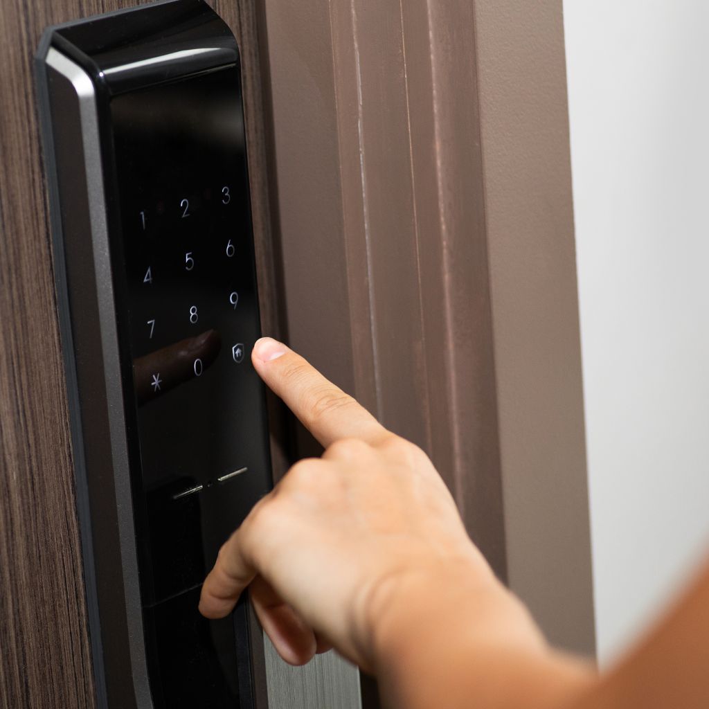 χρήση smart lock σε πόρτα AirBnB – τεχνολογία ελέγχου πρόσβασης MK Security