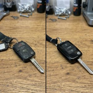 Κλειδί αυτοκινήτου πριν και μετά την επισκευή, αντικατάσταση κελύφους και αποκατάσταση λειτουργίας remote.