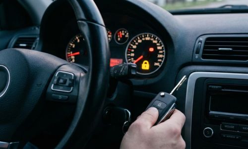 Πρόβλημα immobilizer αυτοκινήτου με αναμμένη ένδειξη στο καντράν και χρήση remote κλειδιού.