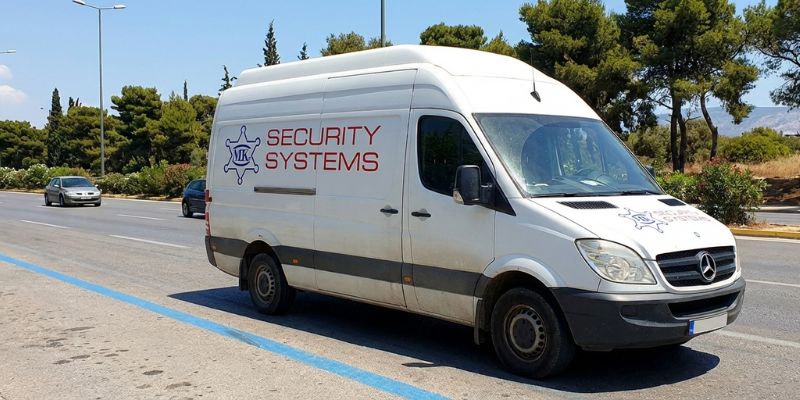 Κινητός κλειδαράς στον Γέρακα Αττικής με επαγγελματικό βαν για άμεσες υπηρεσίες κλειδαριάς και ασφάλειας.